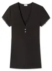Schwarzes Damen-Kurzarmshirt aus der SCHIESSER Revival-Kollektion „Agathe“ mit floraler Spitze, V-Ausschnitt, Zier-Perlmuttknöpfen und hochwertiger Feinripp-Ajourée-Qualität.