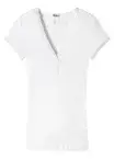 Weißes Damen-Kurzarmshirt aus der SCHIESSER Revival-Kollektion „Agathe“ mit floraler Spitze, V-Ausschnitt, Zier-Perlmuttknöpfen und hochwertiger Feinripp-Ajourée-Qualität.