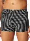 Schwarz-weiß gestreifte SCHIESSER Herrenbadehose aus der Serie Aqua mit Bein, Bindekordel, Innenfutter und praktischer Reißverschlusstasche.